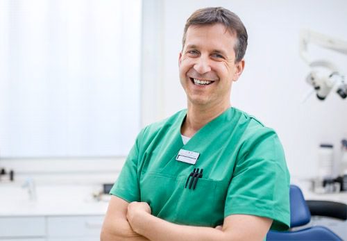 Pd. Dr. Dan Brüllmann Fachzahnarzt für Oralchirurgie
